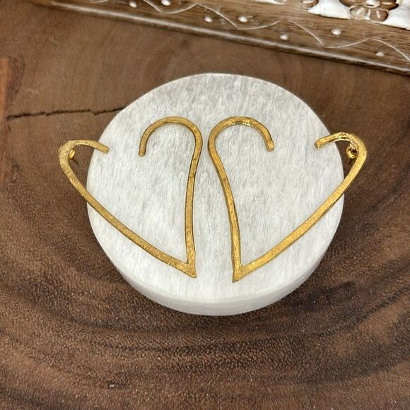 Myra Open Heart Earrings NWT - Picture 1 of 5